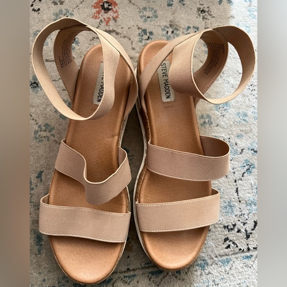 Steve Madden platform sandals - Picture 2 of 2
